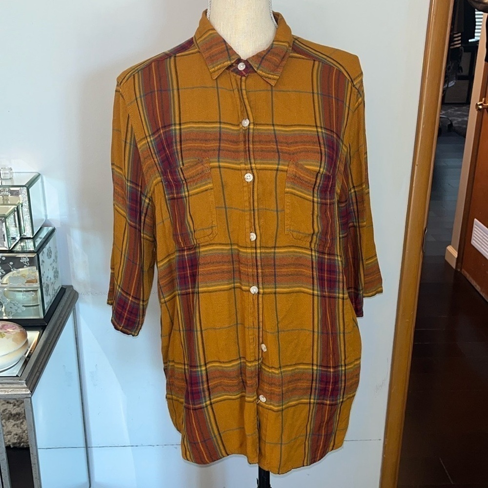 Mossimo Supply Co Plaid Button Up flannel size Large sleeveless are 3/4 sleeves.